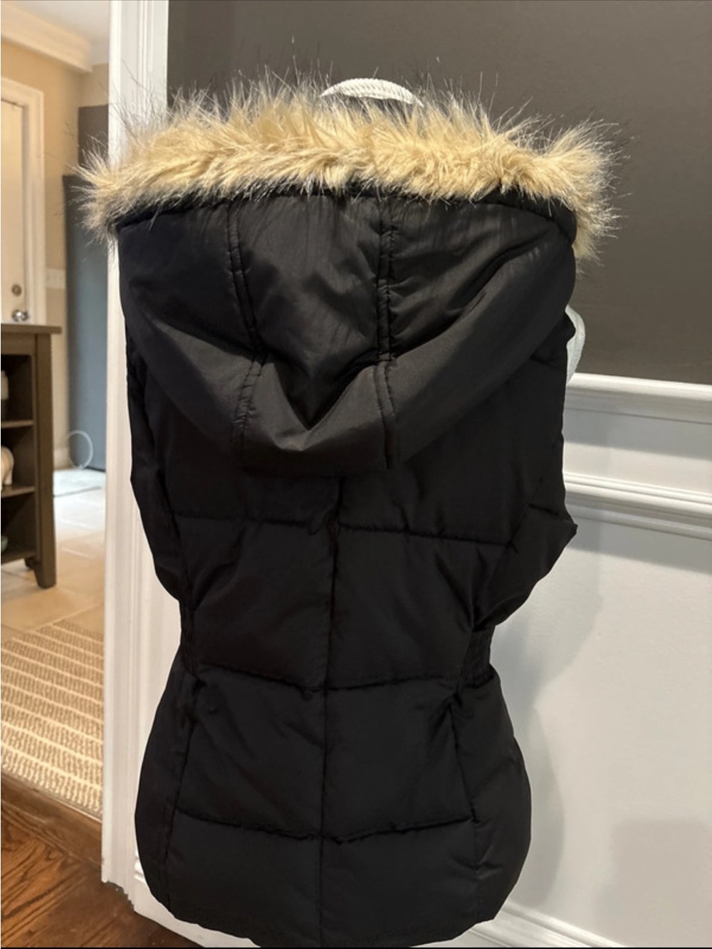 Guess Black Hooded Sleeveless Puffer Vest with Faux-Fur Trim - Picture 5 of 7